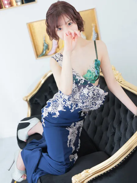 綾瀬まどかの写真4枚目