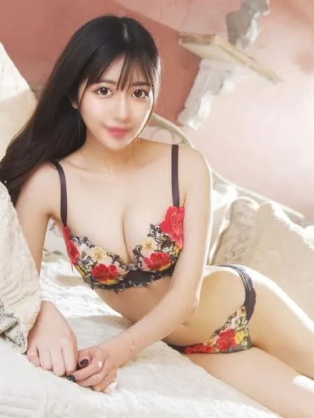 えな【色気に愛された極美女】の写真4枚目