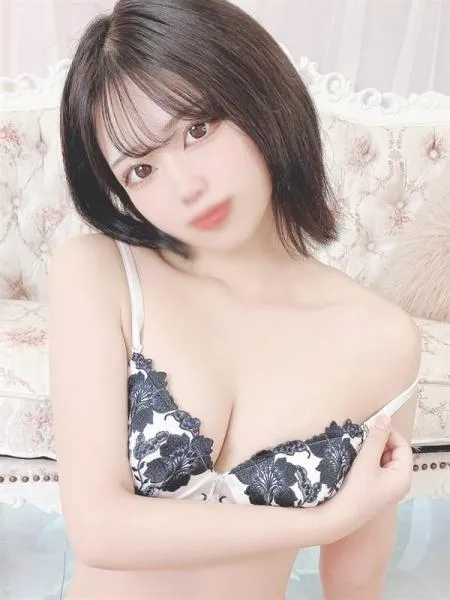 ふみか【黒髪清楚系セクシー！】の写真1枚目