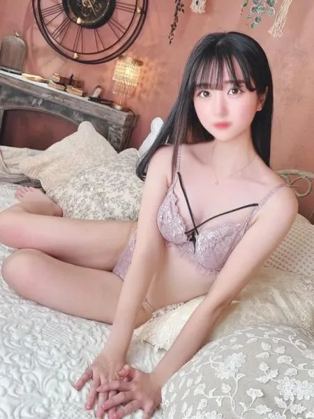 める【圧倒的清楚系美少女】の写真2枚目