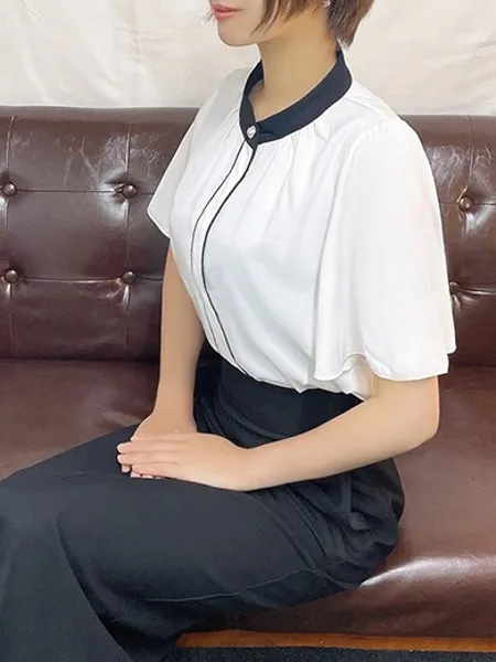 葛城えまの写真2枚目
