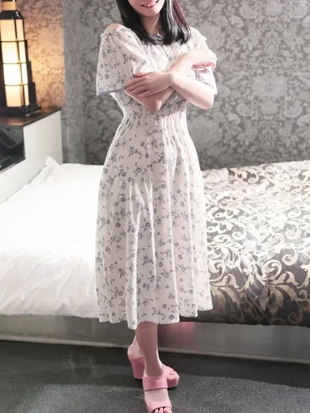 初音めいの写真3枚目