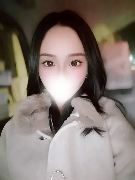 三雲さりなの写真1枚目