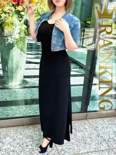 エオス/志村さつき(33歳)二次元でしかお目にかかれないような
悩殺ボディが...