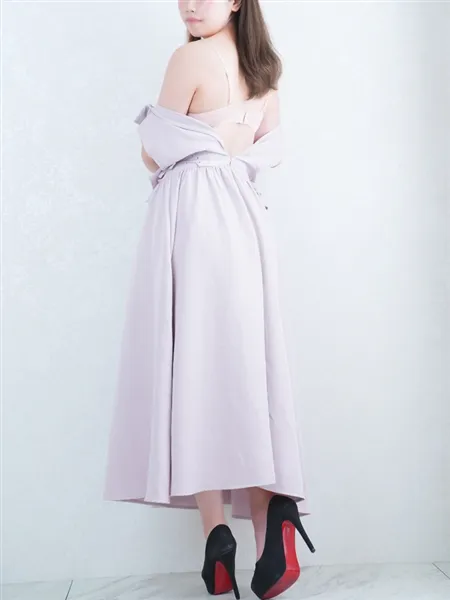 川岸ゆうなの写真3枚目