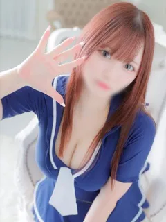 めっちゃスイスク京都店/ひな(21歳)ぱちくりとしたお目目が印象的で
思わずその瞳に吸...